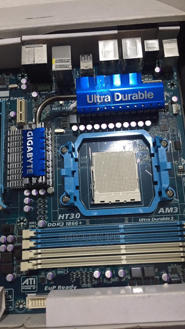 GIGABYTE Motherboard · Photo 2