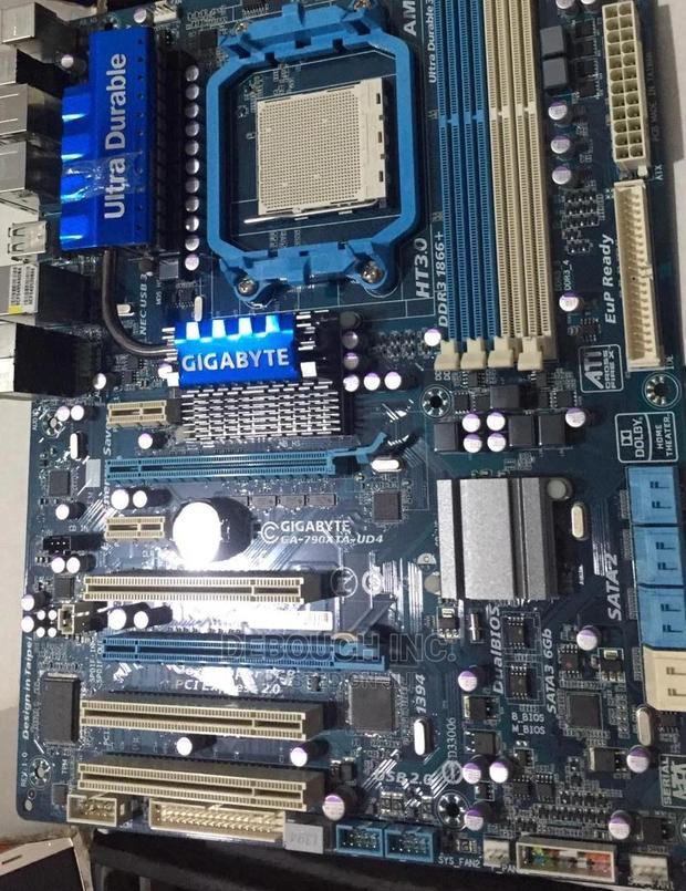 GIGABYTE Motherboard · Photo 1