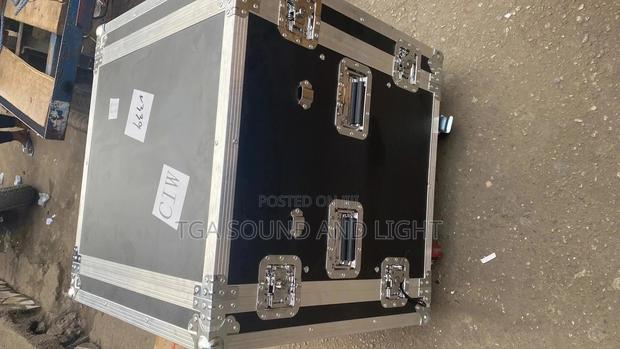 Size 14u Gig Ready Amplifier Rack With Table And Casters · Photo 4