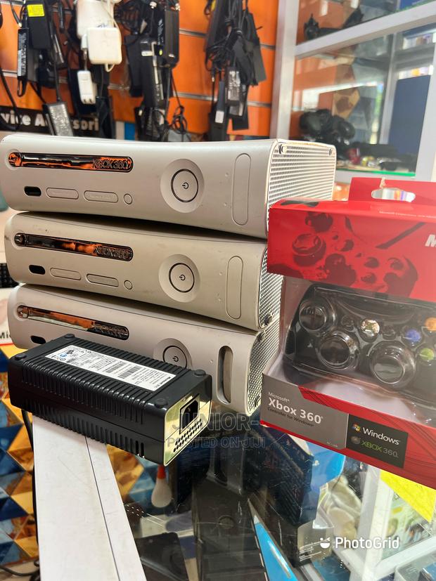 Xbox360 With 8 Games Fifa 22 and More · Photo 2