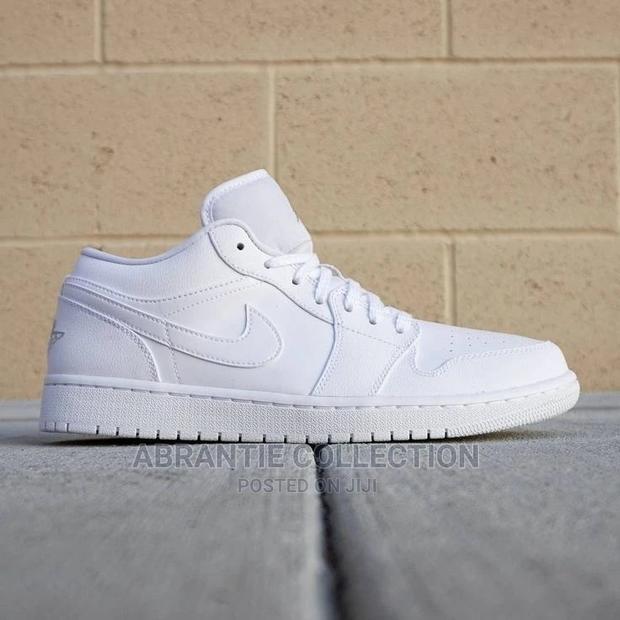 Air Jordan 1 Low · Photo 4