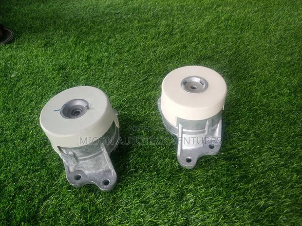 Mercedes Benz W205 Engine Mount photo 2