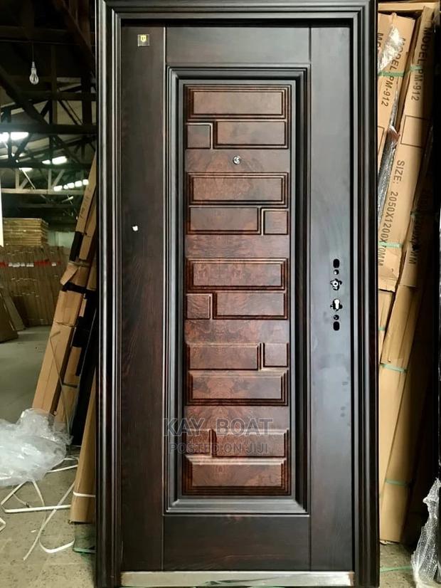 A Solid Door With All Accessories · Photo 2