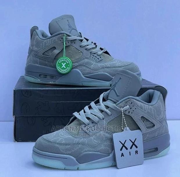Air Jordan Retro 4 Kaws · Photo 4
