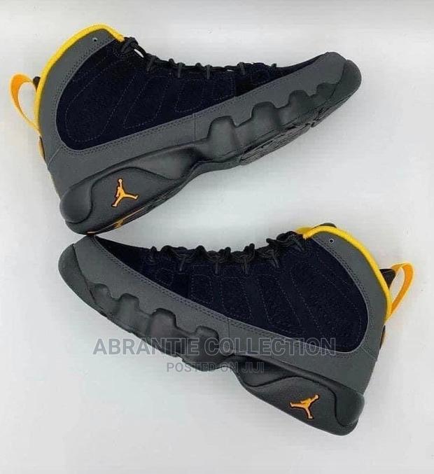 Jordan 9 University Gold · Photo 3