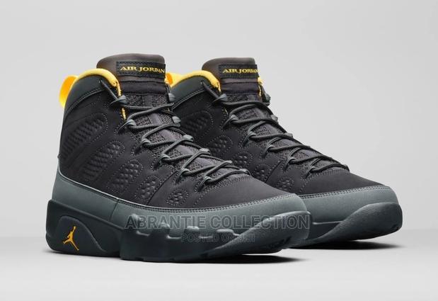 Jordan 9 University Gold · Photo 4