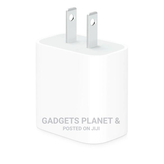 Apple Type C to Lightening Charger · Photo 4
