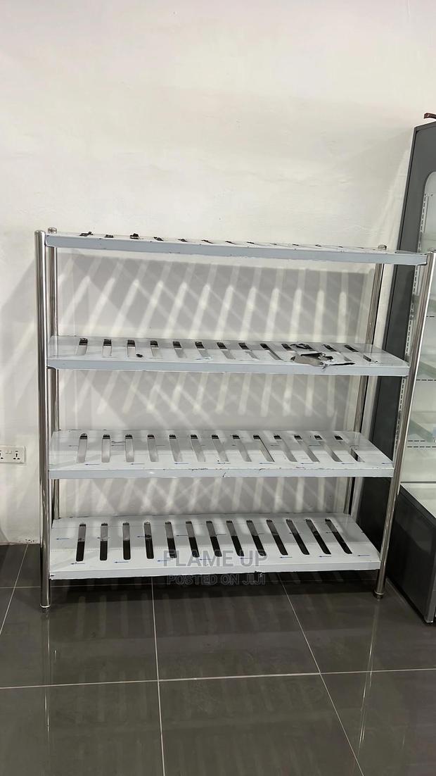4 Layer Shelf · Photo 2