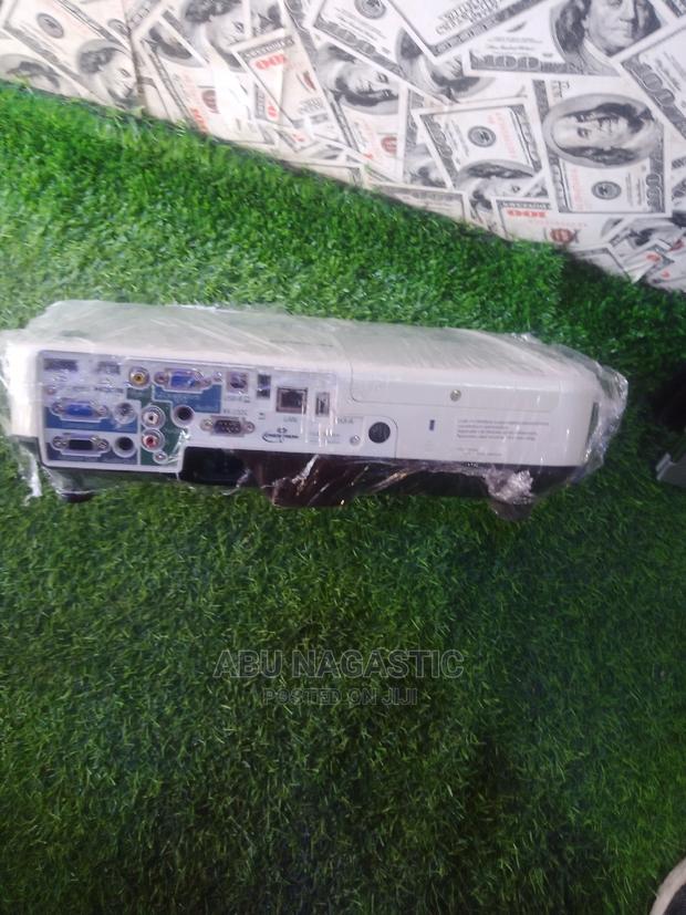 Epson Eb-1945w Projector 4200 Lumens High Brightness photo 2