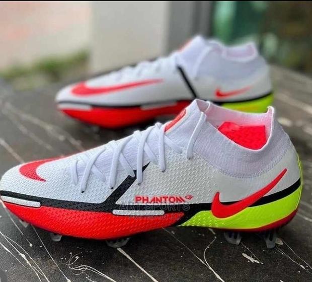 Nike Phantom Boots . · Photo 4
