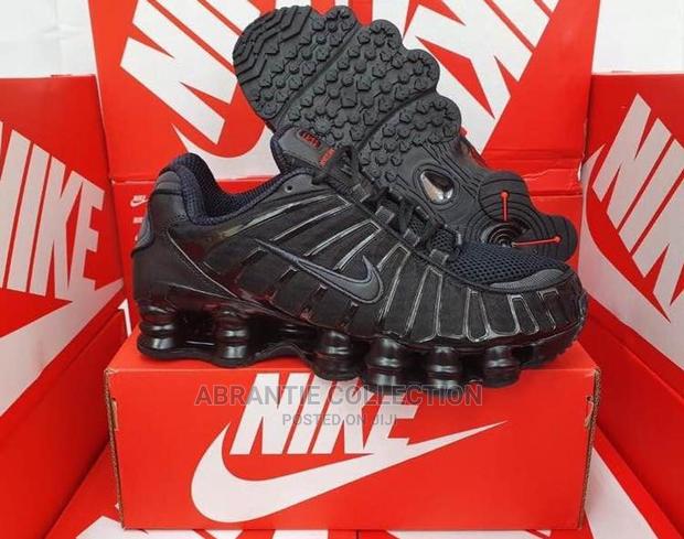 Nike Shox Triple Black · Photo 4