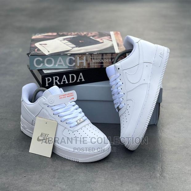 Nike Air Force 1 White · Photo 3