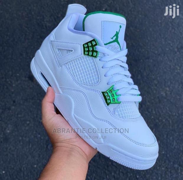 Jordan Retro 4 Metallic Green · Photo 3