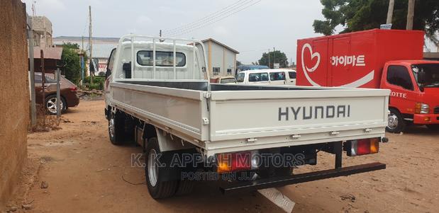 Hyundai Mighty Truck photo 4