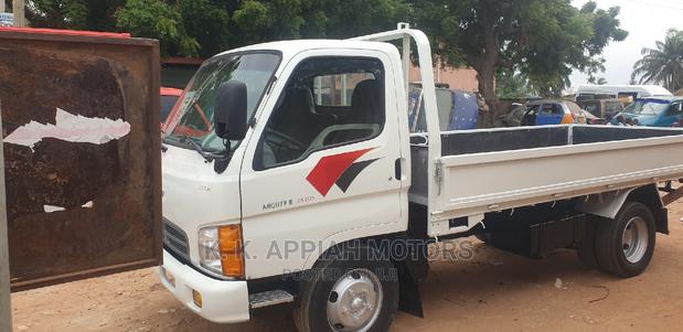 Hyundai Mighty Truck photo 2
