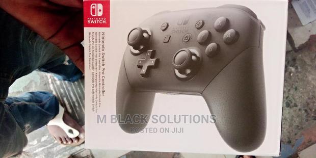 Nintendo Switch Pro Controller · Photo 3