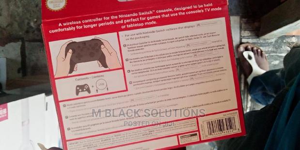 Nintendo Switch Pro Controller · Photo 4