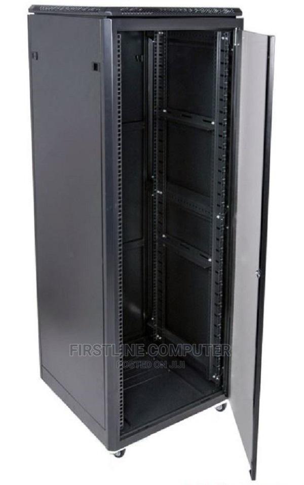 Network Floor Cabinet · Photo 2