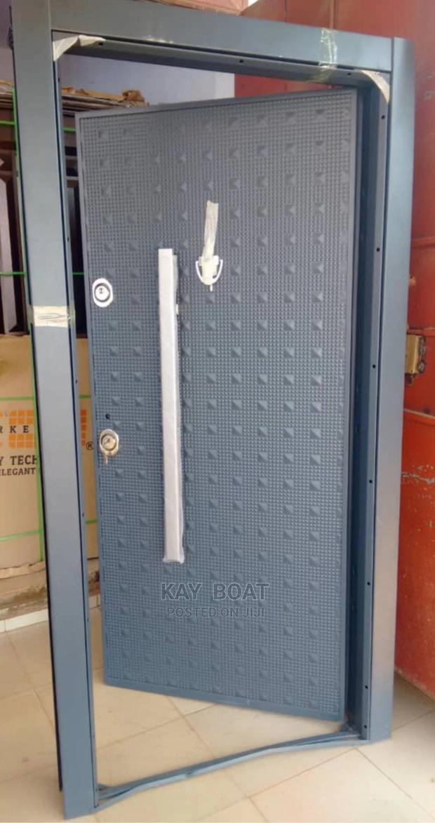 A Stainless Door Available With All Accessories · Photo 2