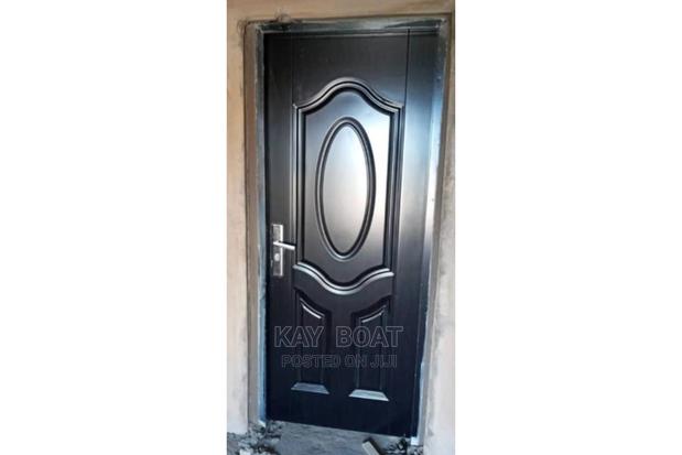 Standard Door With All Accessories Available · Photo 2