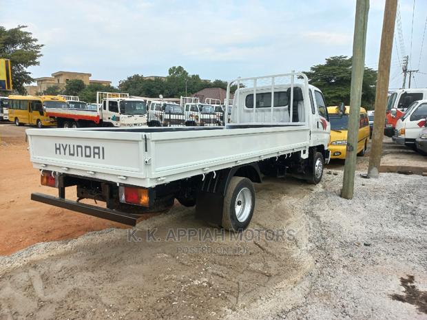 Hyundia Mighty photo 2