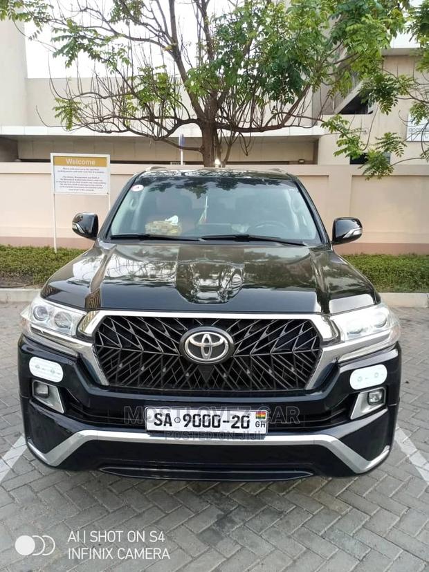 Rent a Car. Land-Cruisers V8 for Rent With a Driver Included · Photo 4