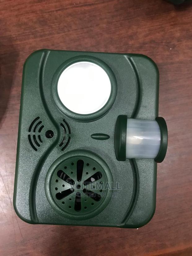 Solar Power Animal Repellent · Photo 3