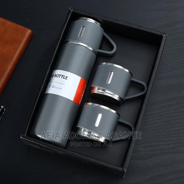 Vacuum Flask With 2 Cups Gift Set · Photo 4