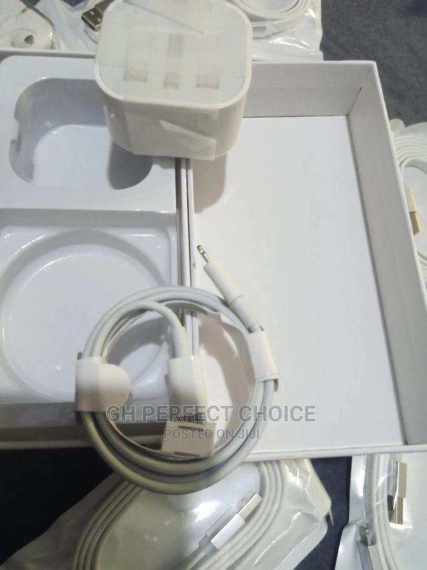 Q iPhone Type C Charger Three Pin · Photo 1