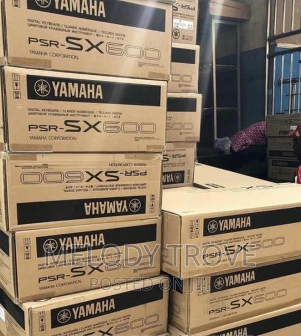 Yamaha PSR-Sx600 Arranger Workstation Keyboard · Photo 2