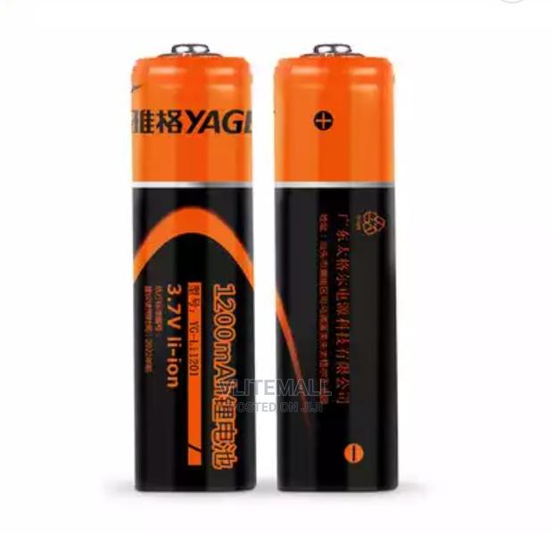 YAGE 3.7V Rechargeable Battery · Photo 3