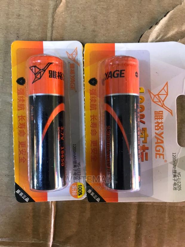 YAGE 3.7V Rechargeable Battery · Photo 4