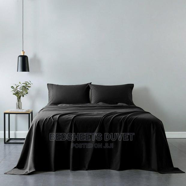 2 Bedsheets and Four Pillow Cases · Photo 2