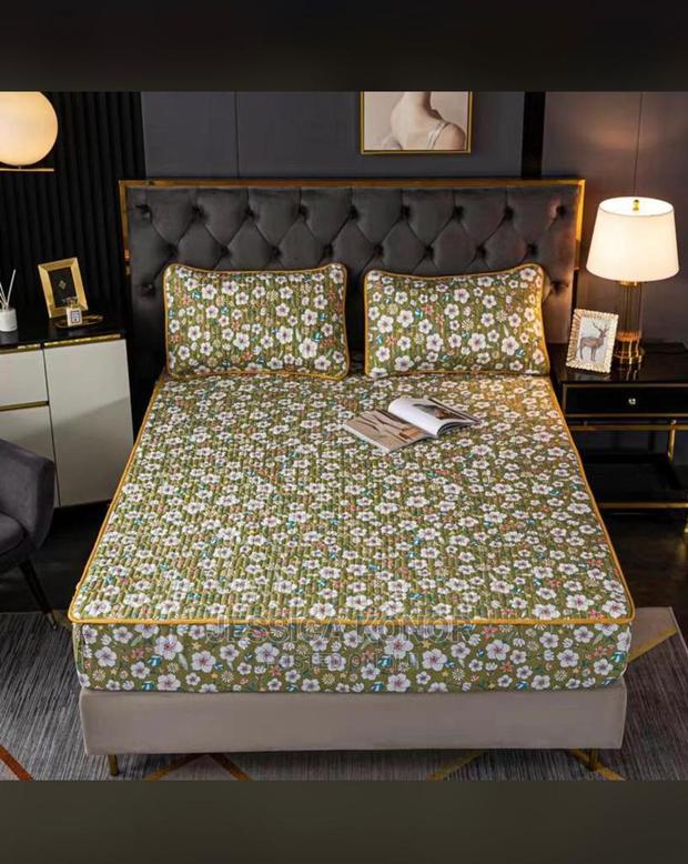 Waterproof Mattress Protector · Photo 2
