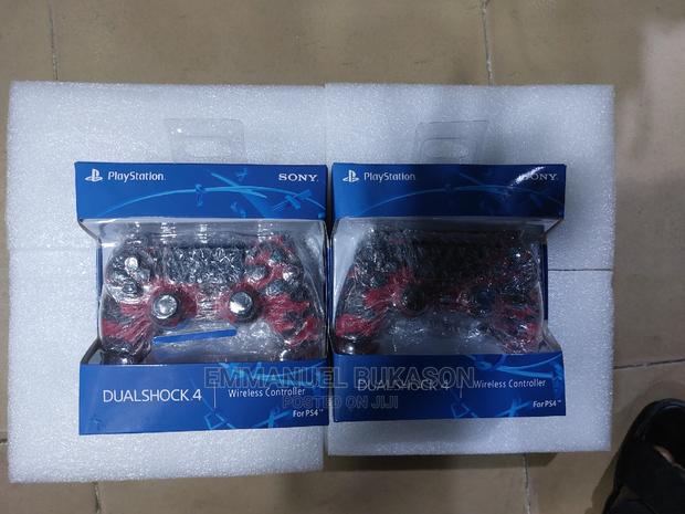 PS4 Game Controller · Photo 4