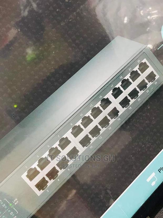 Tp-Link 24port 10/100 Switch · Photo 4
