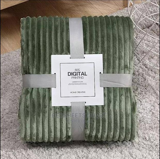 Super Soft Cozy Blanket · Photo 2