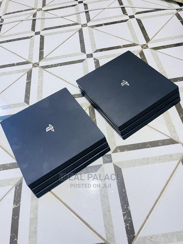 UK Used PS4 Pro · Photo 4