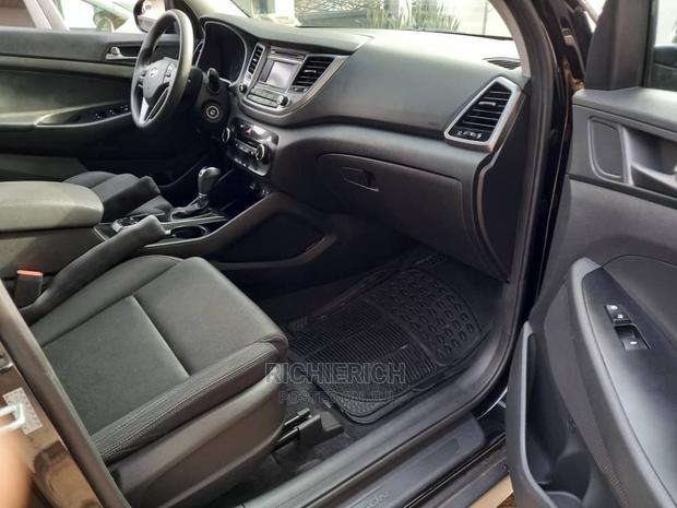 Hyundai Tucson Se 4wd Available for Rent photo 3