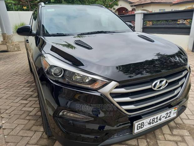 Hyundai Tucson Se 4wd Available for Rent photo 5