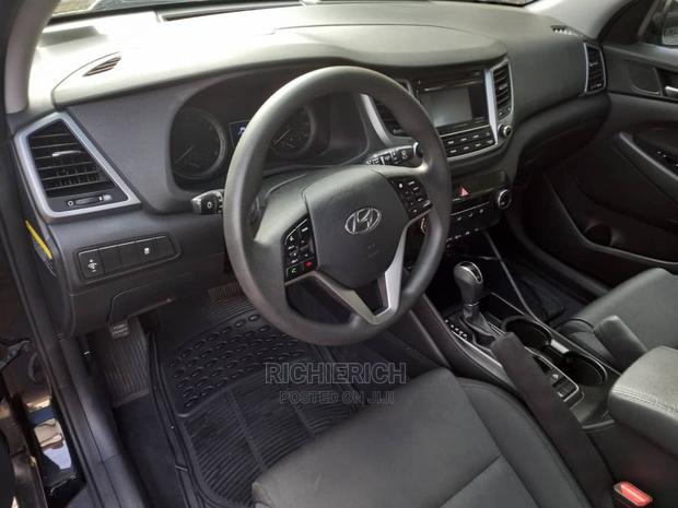 Hyundai Tucson Se 4wd Available for Rent photo 7