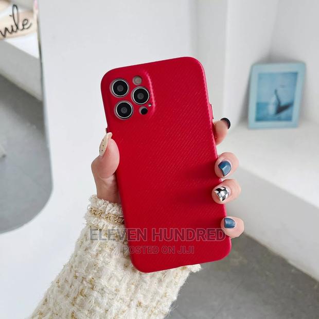 Apple iPhone 13 Pro Max Fabric Case · Photo 3