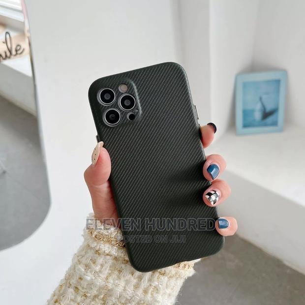 Apple iPhone 12 Pro Max Fabric Case · Photo 3