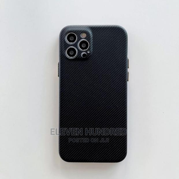Apple iPhone 12 Pro Max Fabric Case · Photo 4