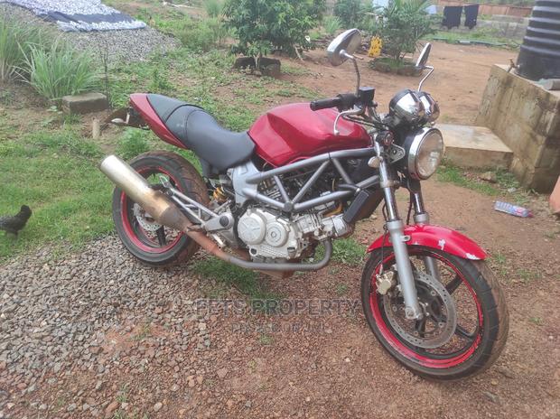 Honda VT 2010 Red · Photo 2