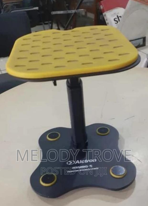 Alctron Studio Monitor Stand · Photo 2