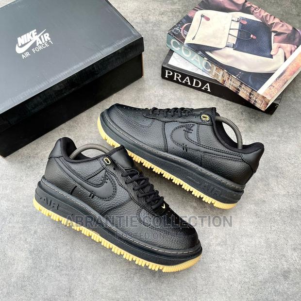 Nike Air Force 1 Luxe Black Gum · Photo 3