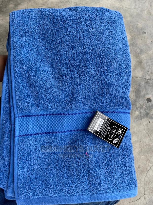 Bath Towel · Photo 2