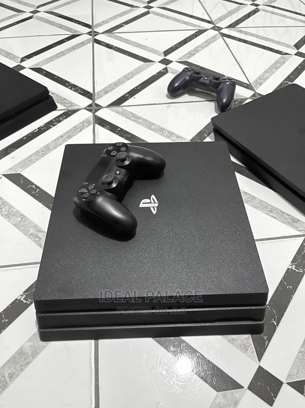 Playstation 4 Pro 10 Games · Photo 4