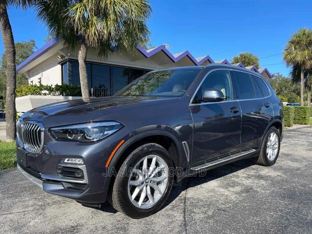 New BMW X5 2022 Gray photo 2